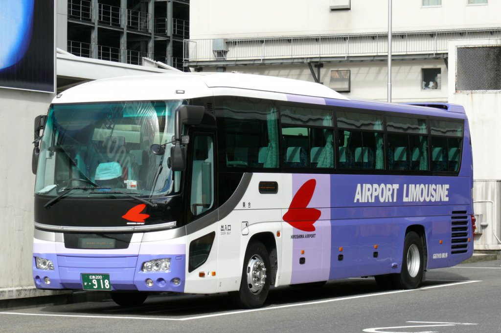 広島空港行き空港バスは5社が運行するものの共同運行で、その間に競争はない。バスのデザインも5社お揃い