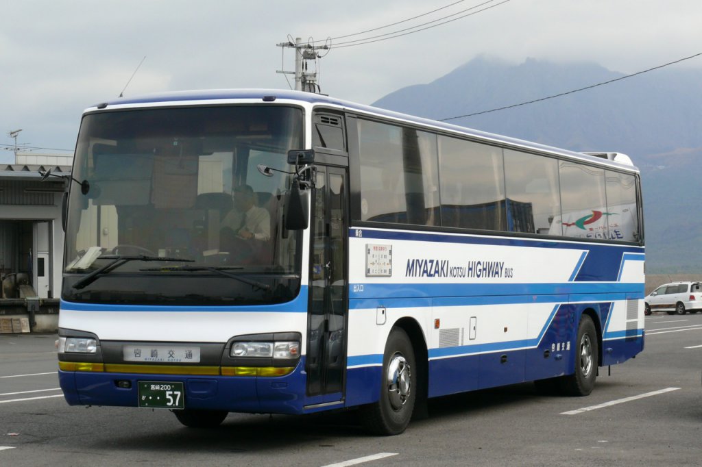 これこそ合理性の極み 空港バスを兼ねる都市間高速バス バス総合情報誌 バスマガジン