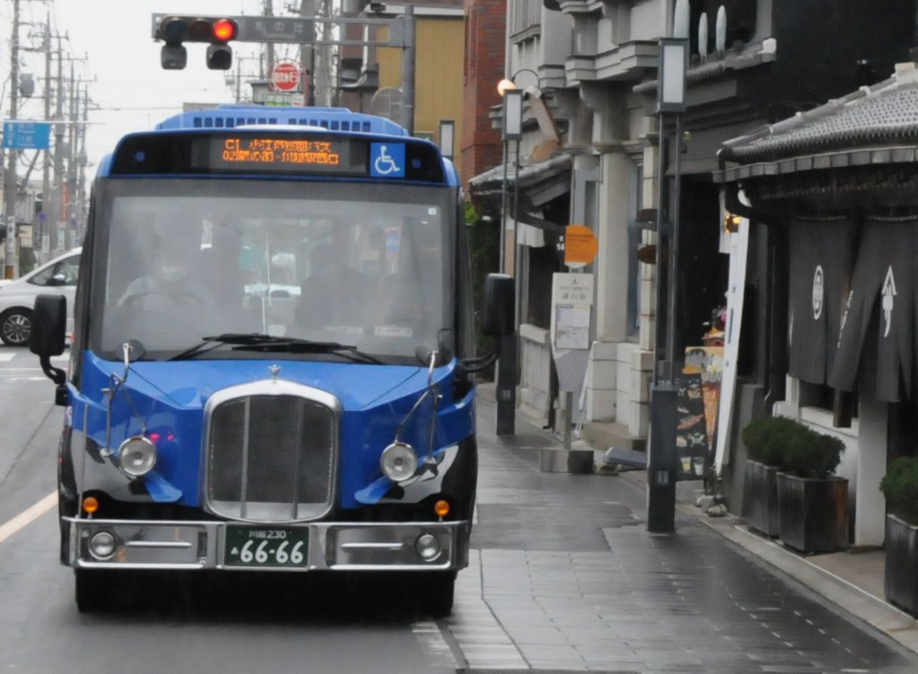 小江戸・川越に色を添える!!　2色のボンネットEVバスが小江戸巡回バスにデビュー