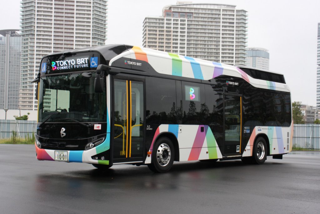 プレ運行の主力として5台が導入された燃料電池バスのトヨタSORA