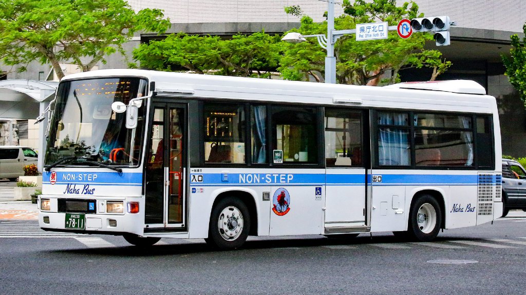 2001年度に10台登場した、コーチ自由が丘線置き換え用の中型ノンステップバス。フロントが観光マスクなのが特徴。上田バスと那覇バス中心に移籍している<br>撮影者■松本直幸