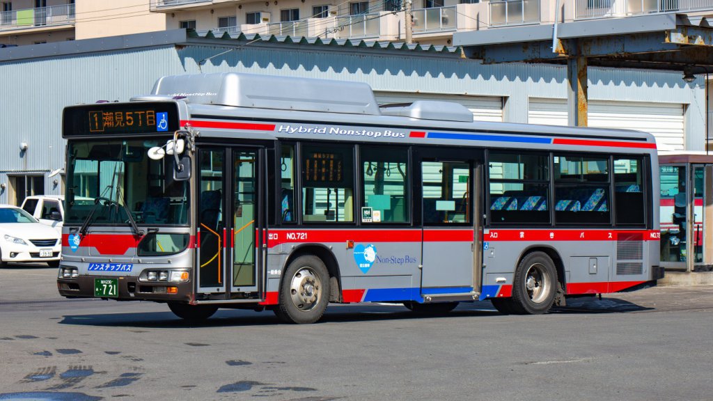 2004年度より導入が始まったブルーリボンシティハイブリッド。最初期の2台は塗装もそのまま宗谷バスに移籍している<br>撮影者■穴水雄大