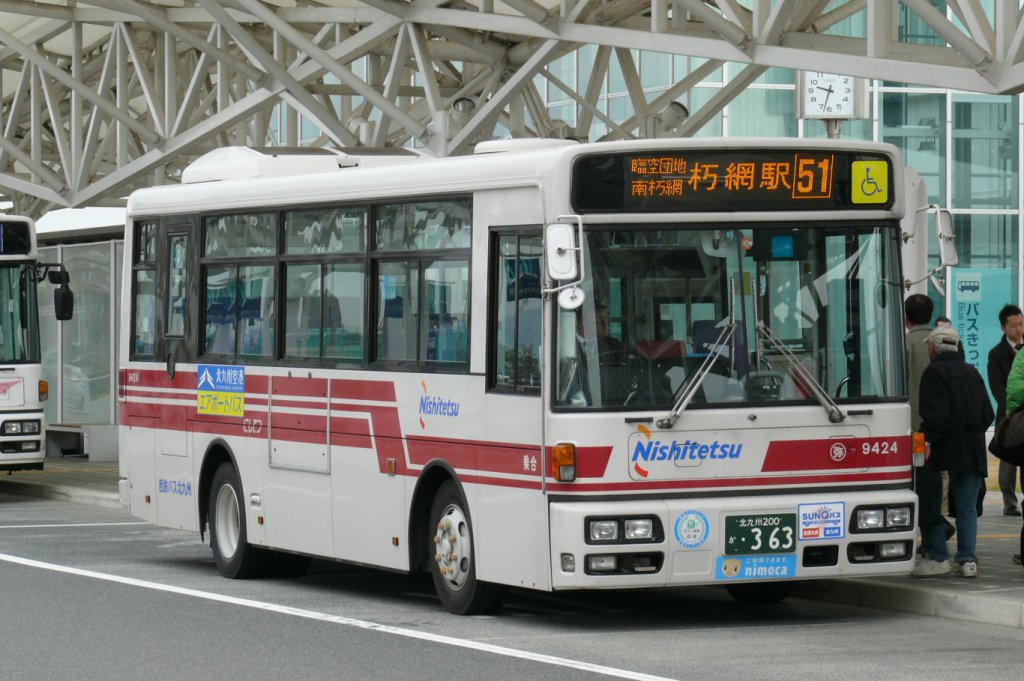 鉄道ファンもこんな乗りバスを!! 空港最寄り駅へ運行するローカル路線バスの旅