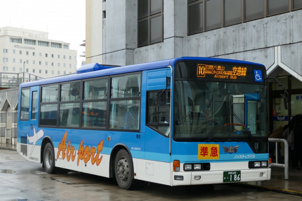「東運輸」のバスが「急行」がないのに「準急（準急行）」なのは、ノンストップの「カリー観光バス」への配慮か？