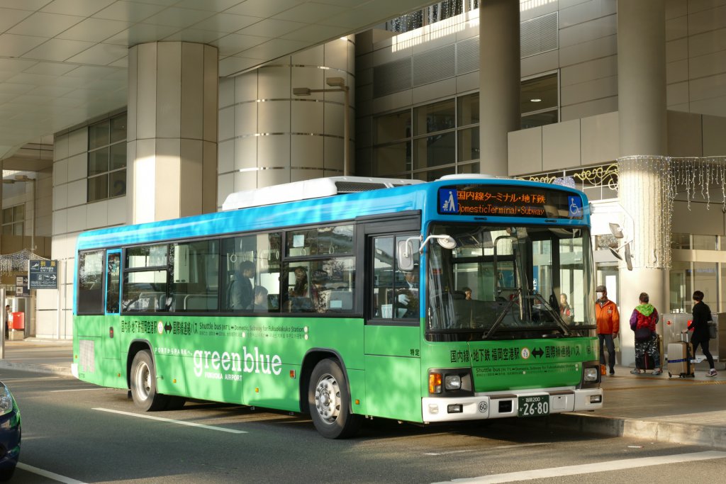 福岡空港のターミナル間連絡バスは西鉄系列の西鉄バス二日市が運行