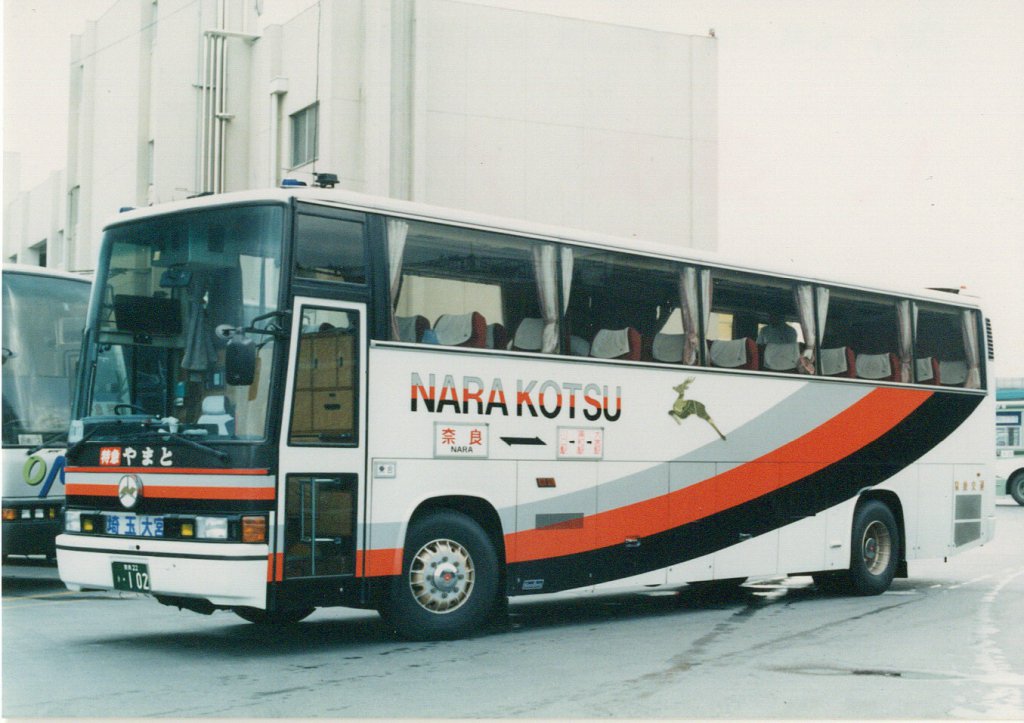 奈良交通大宮便の車両。西での知名度が高い同社の、バスファンにはお馴染みのカラー