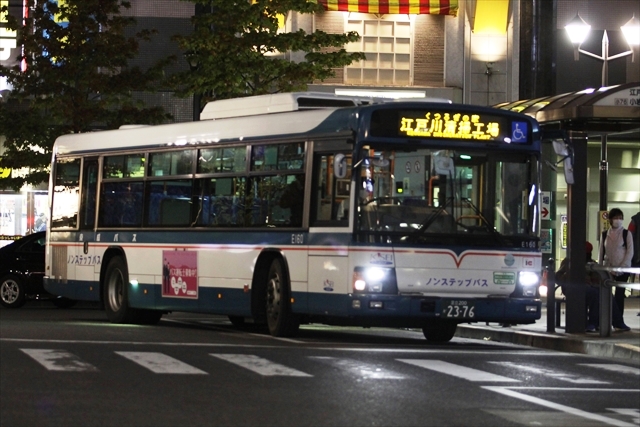 都営真珠戦瑞江駅に停車中の京成バス（記者撮影）