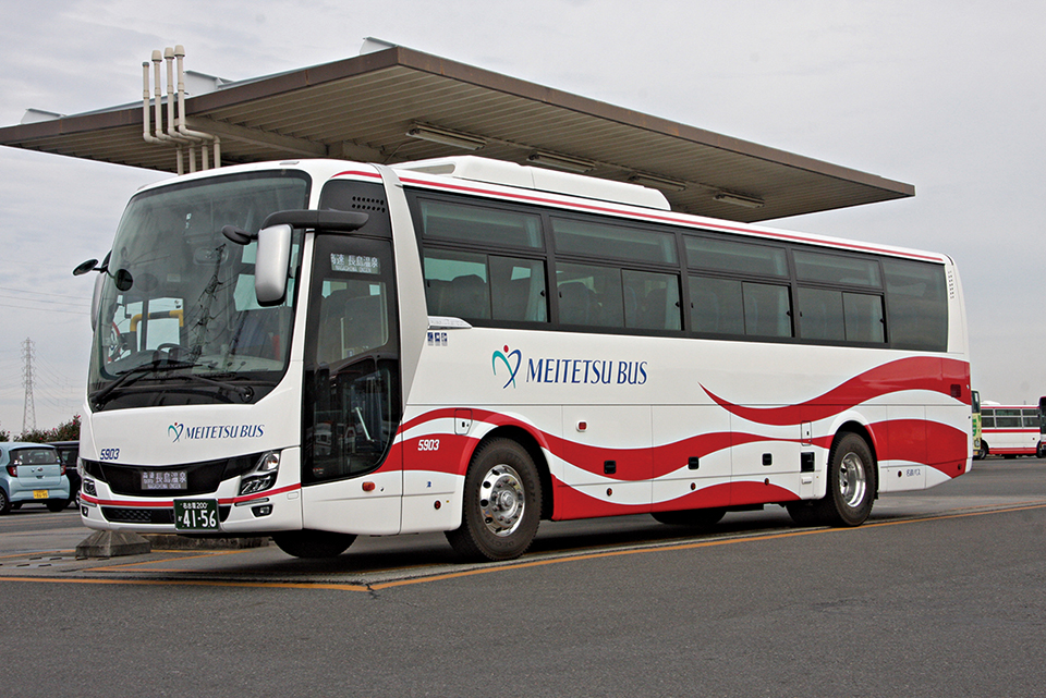 三菱ふそう 2TG-MS06GP。近距離高速バスの車両は長距離高速バスと同じカラーリングで新製されていたが、2018年から貸切バスのデザインに変更された