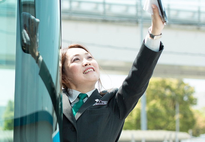 名鉄バスでは女性乗務員も活躍する