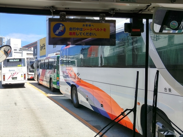 西鉄天神高速バスターミナルは出入バスで渋滞する