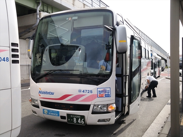 黒崎IC引野口では全方向の高速バスが1か所に停車するので路線バスも含めて団子になることも