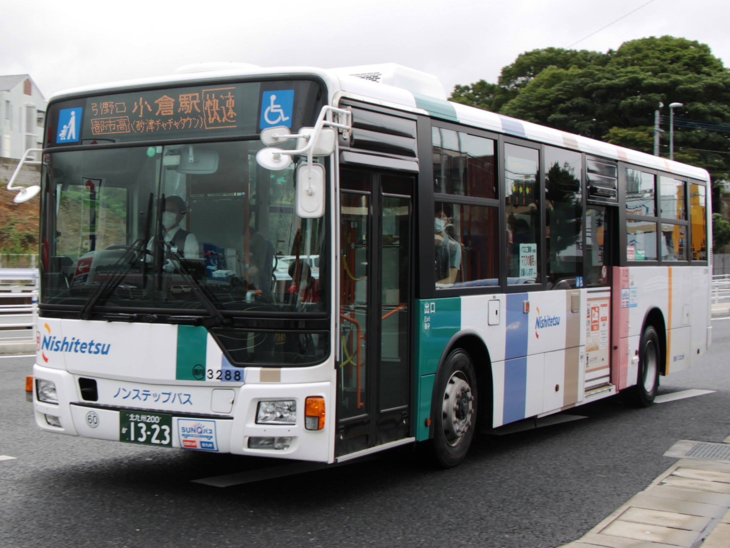 西鉄バス北九州の都市高速名門路線 香月快速 に乗る バス総合情報誌 バスマガジン