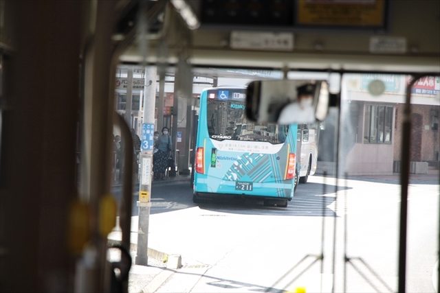 砂津バスセンターではバス渋滞のために入線待ち