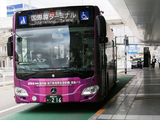 空港で連節バスに乗れるってホント!? 福岡空港を走るベンツの連絡バスが超便利