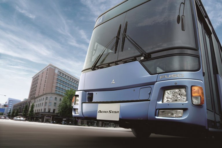 三菱ふそうが大型路線バス「エアロスター」の 新型モデルを発売