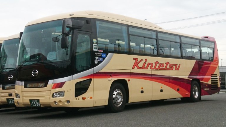 名阪近鉄バスが日野セレガのモケットを使用したクッションと座布団を数量限定で発売！