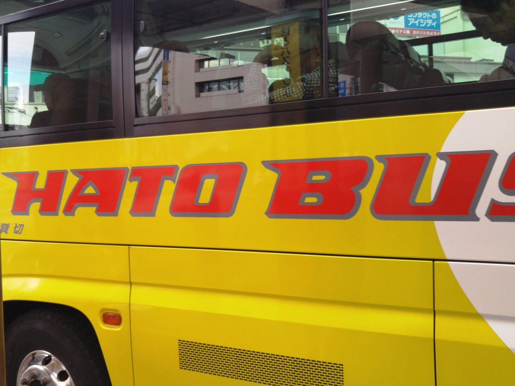 都営バスだけではなく民間のバス会社車両も投入して輸送にあたる（イメージ）