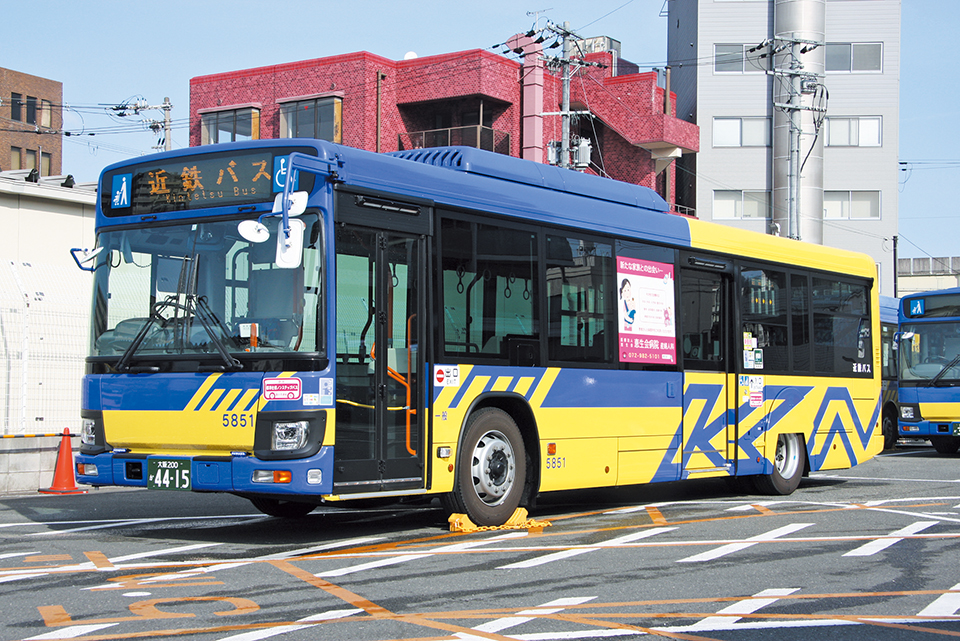 一般路線バスは1994年、青と黄色の現行デザインに変更された