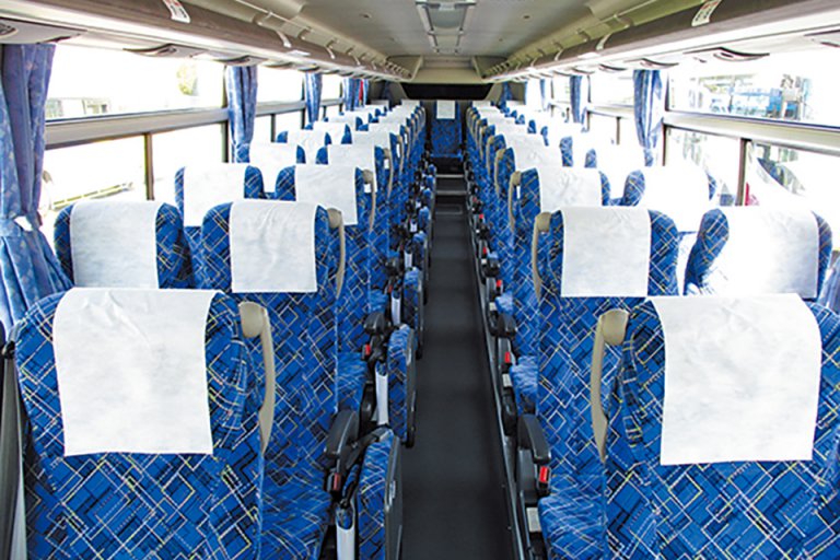 近鉄バスの高速車は4列シート車を中心に運用。貸切車に用意された豪華仕様車も注目だ