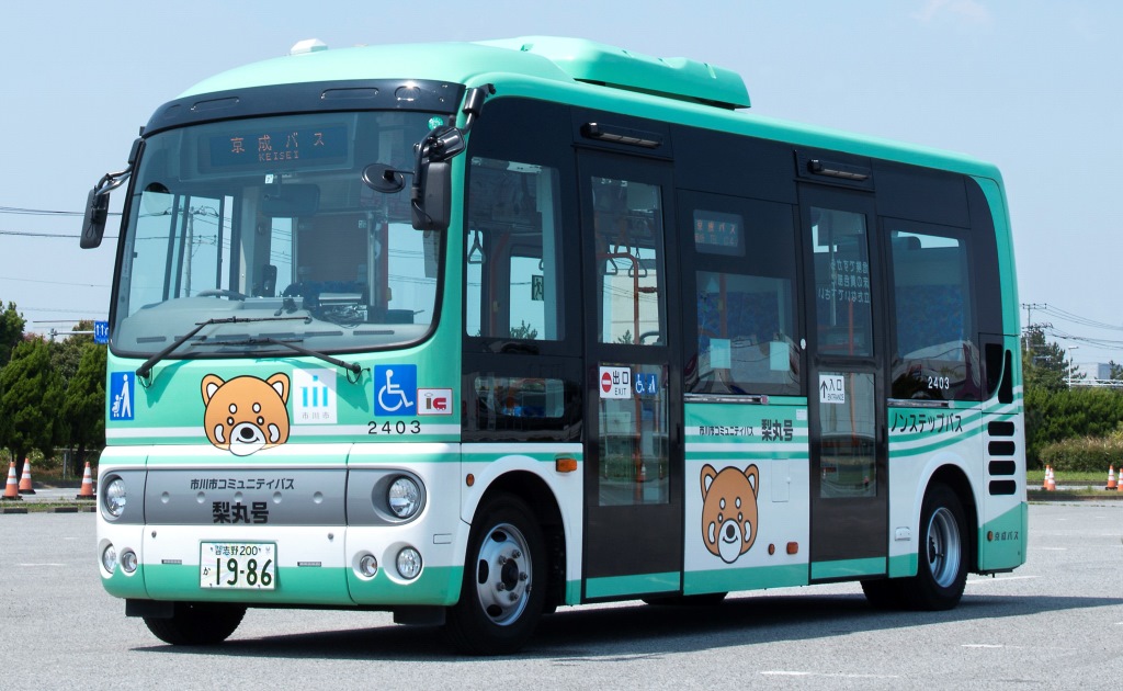 京成バスがコミュニティバスにクリスマス装飾して期間限定運行!!
