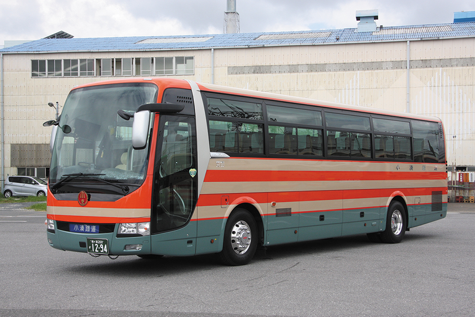 三菱ふそう QTG-MS96VP　■袖ケ浦200か1294／姉崎車庫／貸切　一般貸切バスには2013年から三菱エアロエースを導入。本型式は2013～2016年式の4台が長南と姉崎に配置された