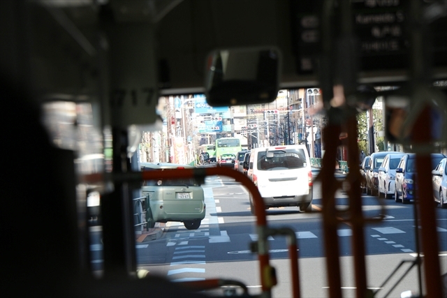 京葉交差点付近は都営バスも多い
