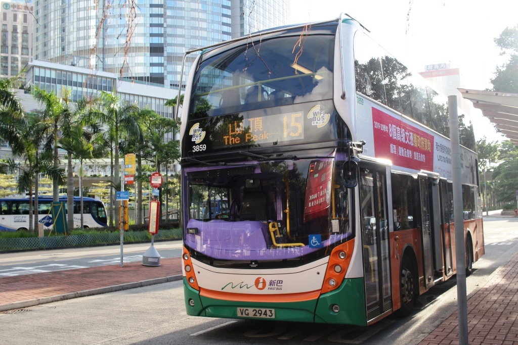 香港の路線バスはダブルデッカー車が多い