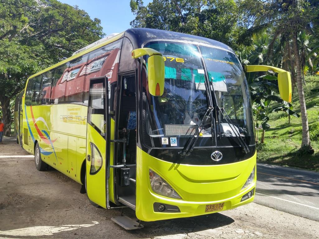 フィリピンの長距離バスはドライブインやガススタンドで休憩をとる
