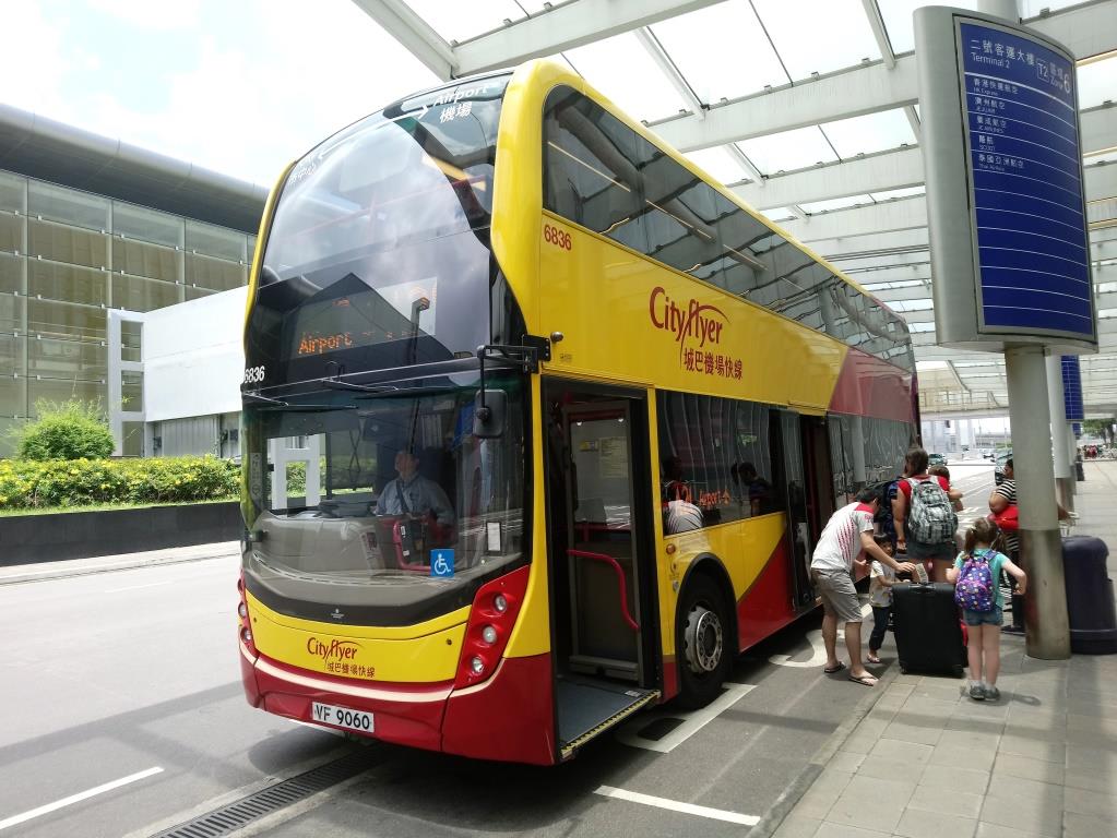 香港の空港バスは路線バスと同様にダブルデッカー車
