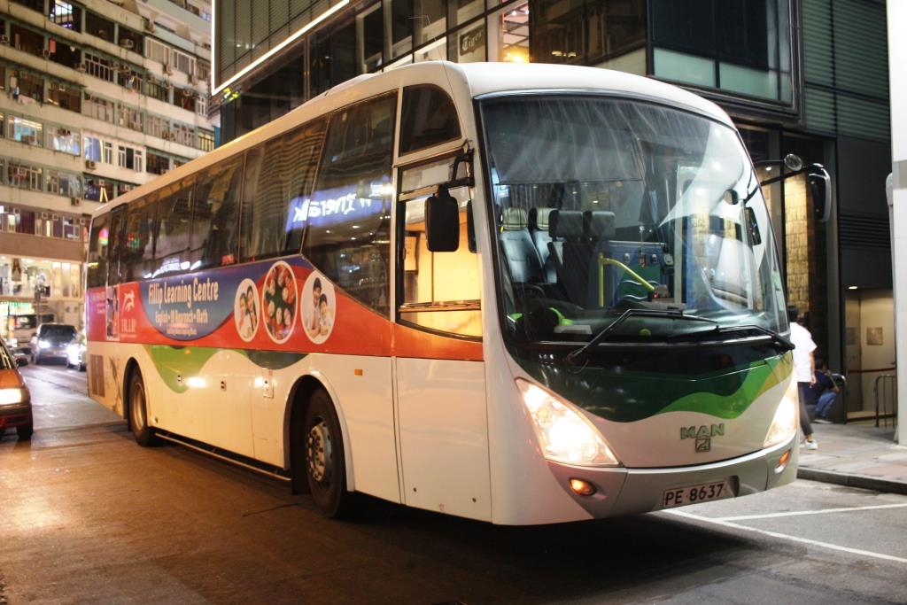 香港のMAN社製観光バス