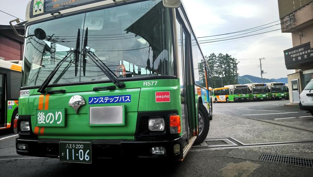 都営バスの後ろ乗りで八王子ナンバーなのは青梅支所だけ（東京都交通局）