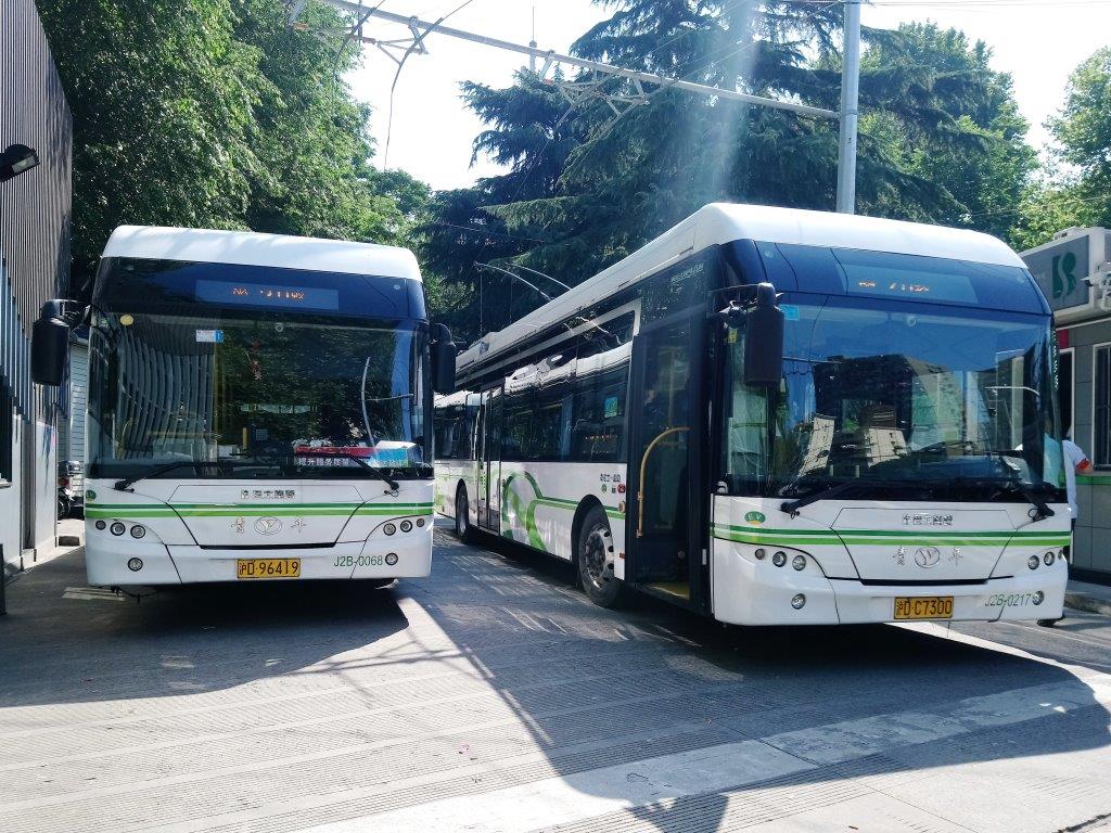 上海のトロリーバスが折り返すターミナルは「一方通行複線」だった