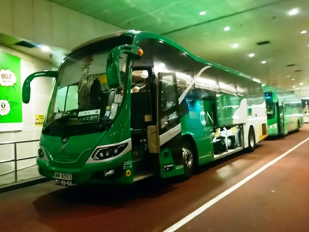 香港市街からマカオの大ホテルに直行する路線バス