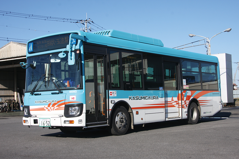 G5083／土浦200か1652　グリーンバス石岡営業所／一般路線　関鉄グリーンバスの一般路線車は関鉄路線バスカラーと同一。2010年のBRT開業時には、ホワイトとシルバーの「かしてつバス」カラーが採用された