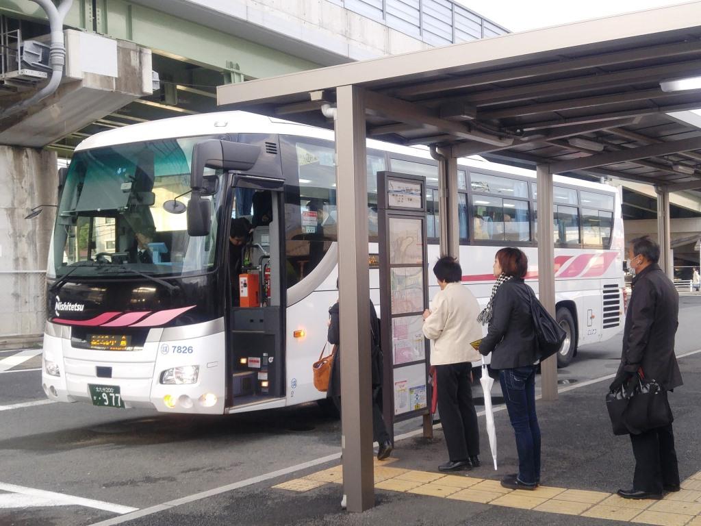 小倉・福岡双方向に乗客が多い黒崎インター引野口停留所