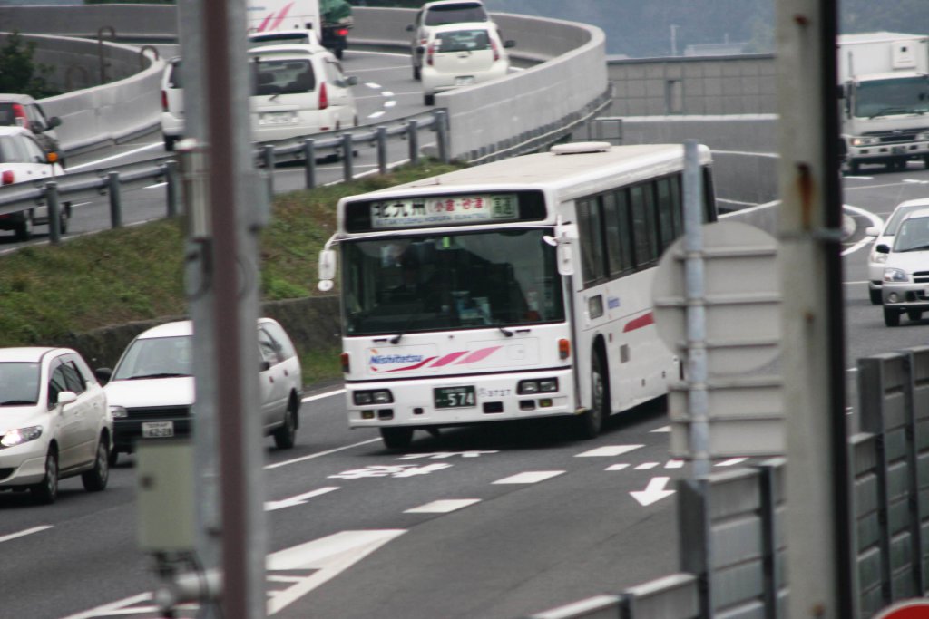 北九州都市高速道路を走る福岡・北九州線高速バス