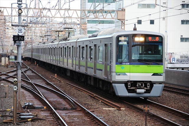 都営新宿線10-300形・10-450F（京王線笹塚駅）