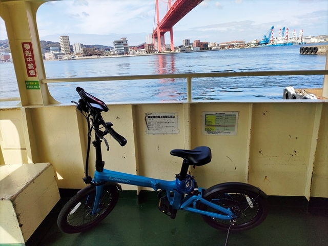 渡船の自転車スペースにそのまま乗船する