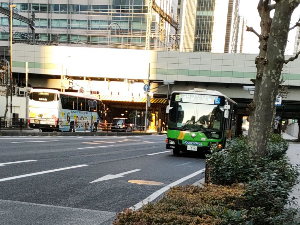 呉服橋に到着する都営バス東22系統