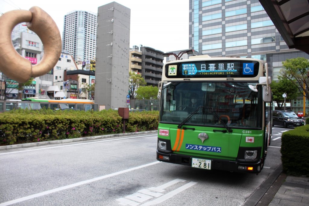 錦糸町駅前ターミナルに入線する都08系統