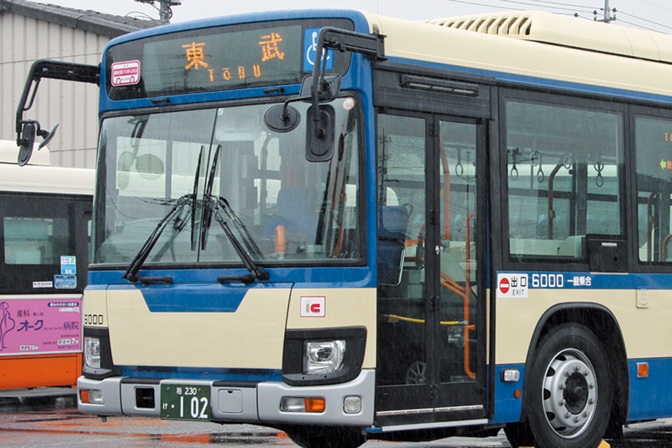 観光スポットの周遊・シャトルバス、空港へのアクセスバスも運行している東武バスグループ