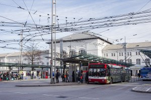 トロリーバスって何!? フツーのバスとの違いって? バス総合情報誌「バスマガジン」公式WEBサイト