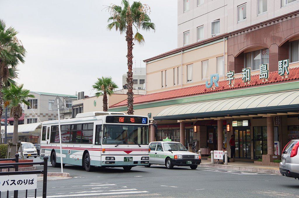 後ろ乗り・前降りのバス路線では、乗る区間に応じて運賃が上がる「対キロ区間制」を採っている事業者が多い。