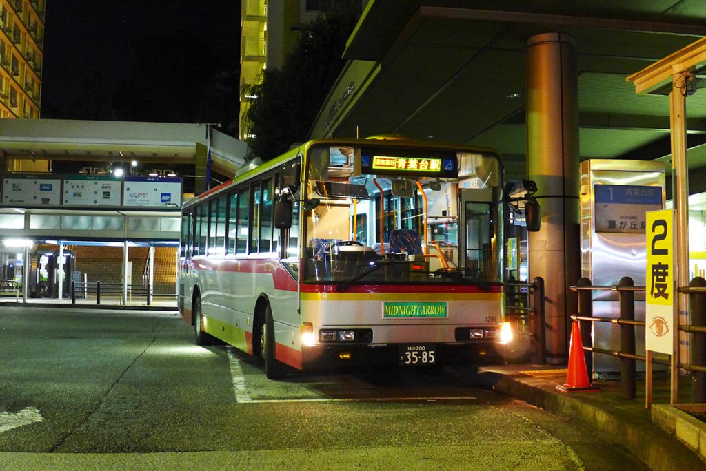 終電後に渋谷駅から神奈川近隣のベッドダウンを結んだ、東急バスのミッドナイトアロー
