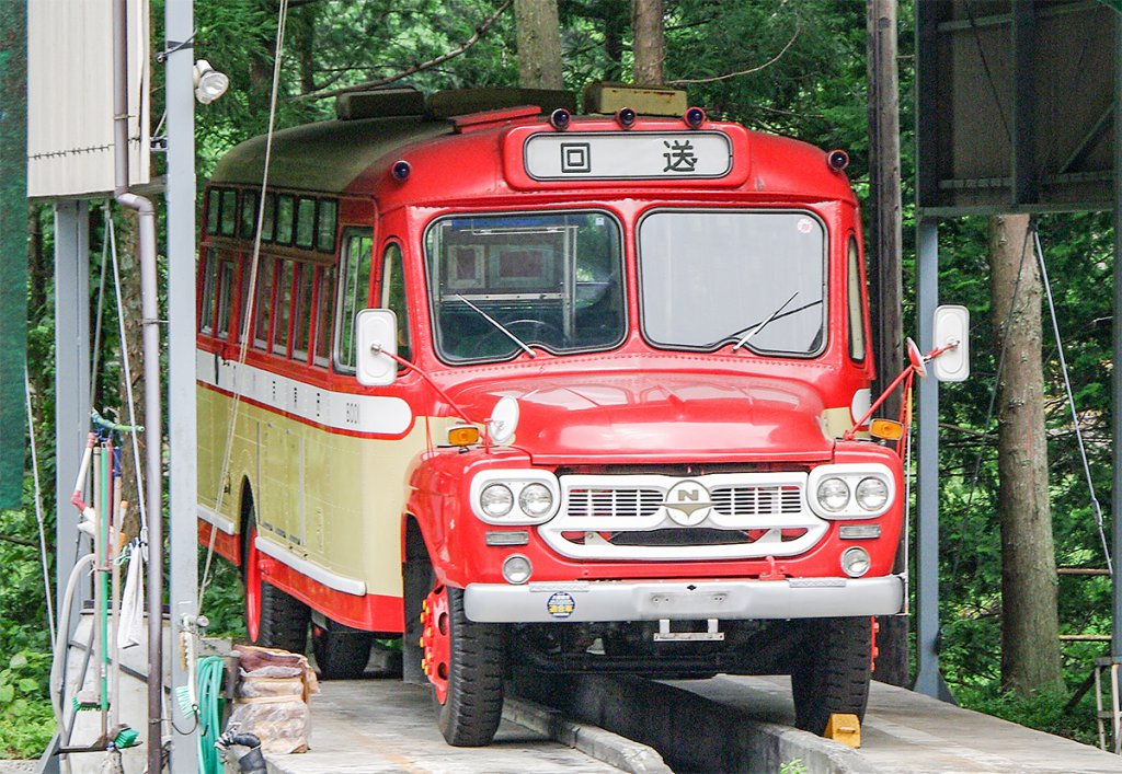 バス窓全盛期に製造されたボンネットバスの1967年式 いすゞBXD50