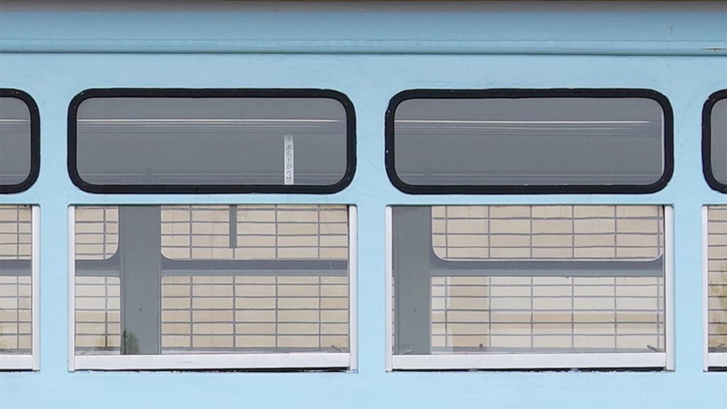 昔よく見た上下二段の「バス窓」　実は鉄道が元祖だったってホント!?