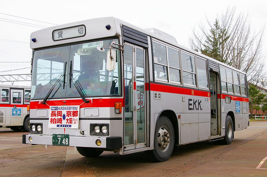 越後交通の1988年式日野P-HT235B。年式が古い大抵のバス車両は型式が名前代わりになっている