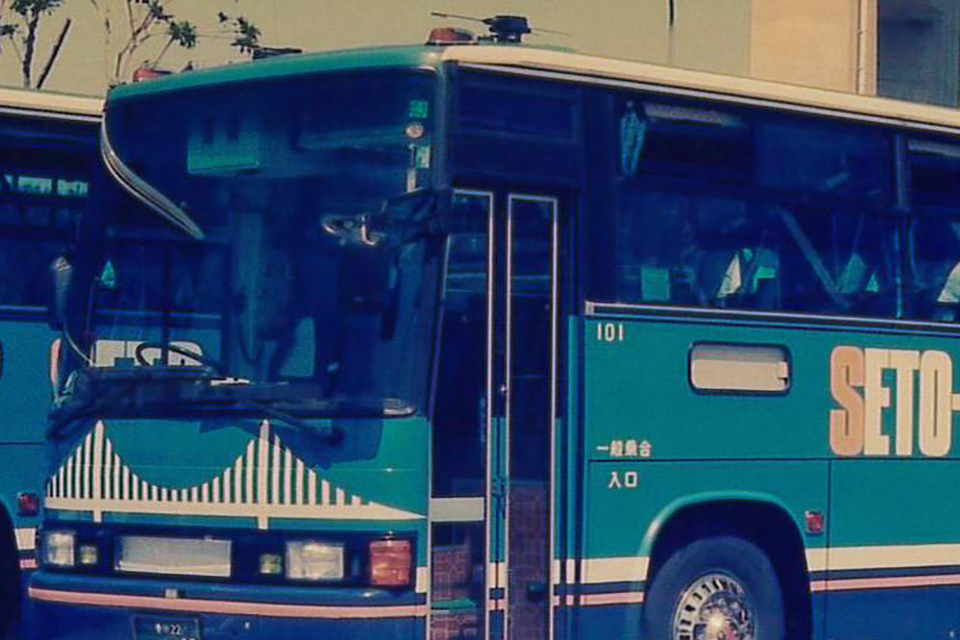 本州四国初の高速バスは5社で運行!!　瀬戸内海ブルーで統一された瀬戸大橋特急線のバスたち