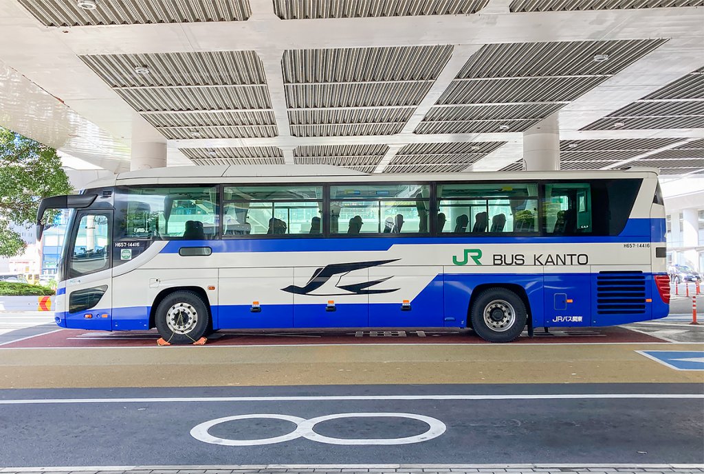 バス車両では最大級のタイヤサイズを誇る大型高速車