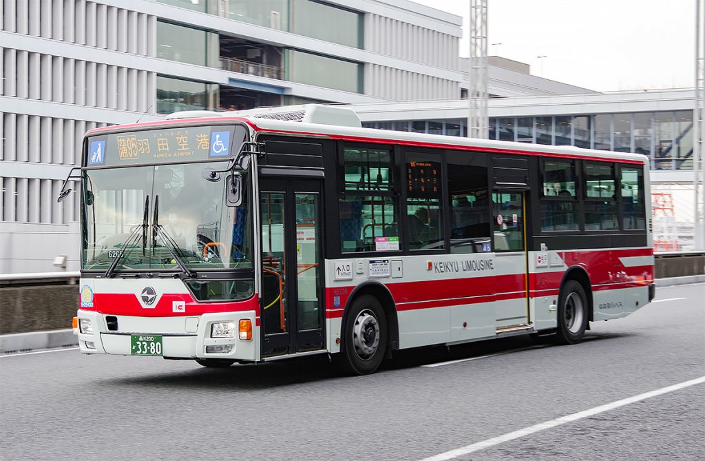 大型路線車が使われる空港発着の有償シャトルバス